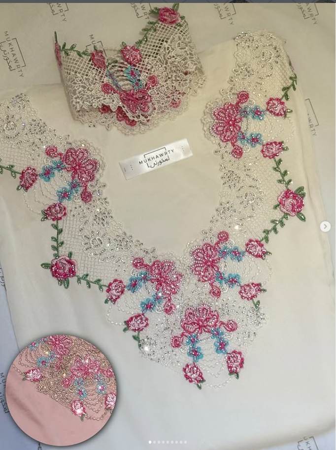 قطعة حرير مع دانتيل